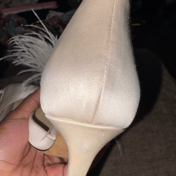 Jimmy Choo Ivory Satin Feather Crystal Heels – Rare & Sold Out | Size 37.5 - Picture 4 of 16